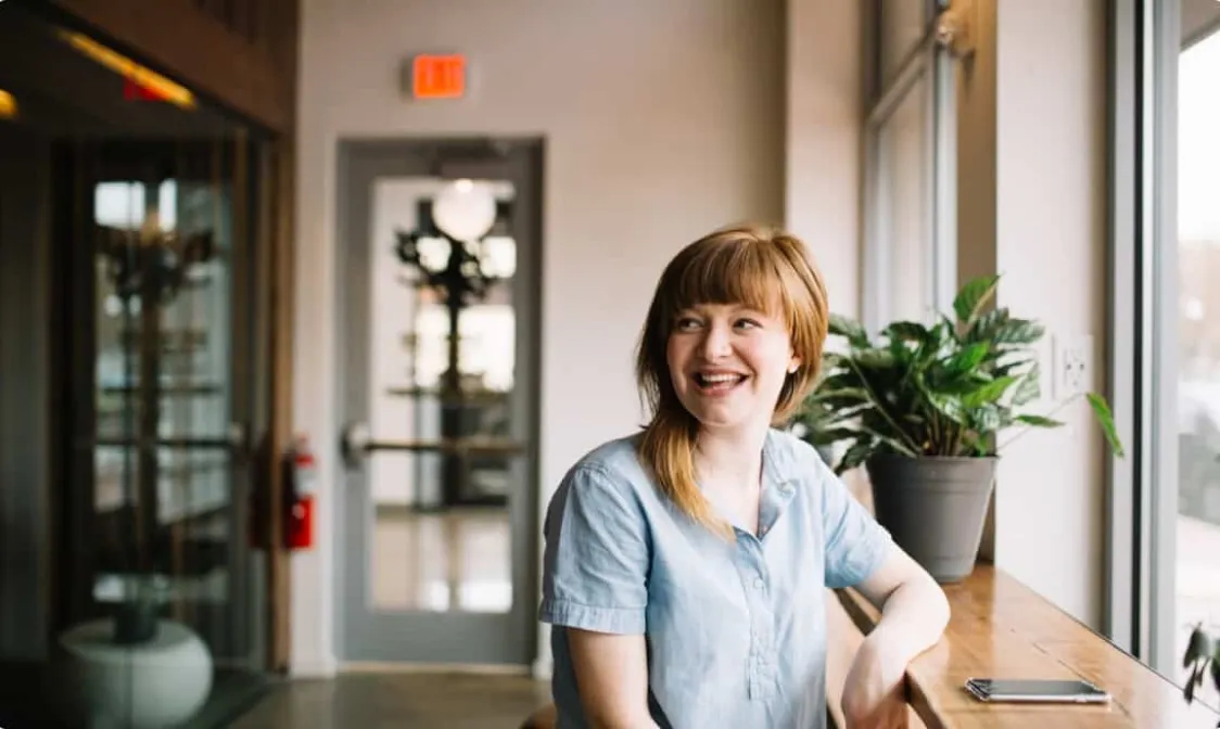 Freundliche Frau die zuhört bei Muse Body Shape 